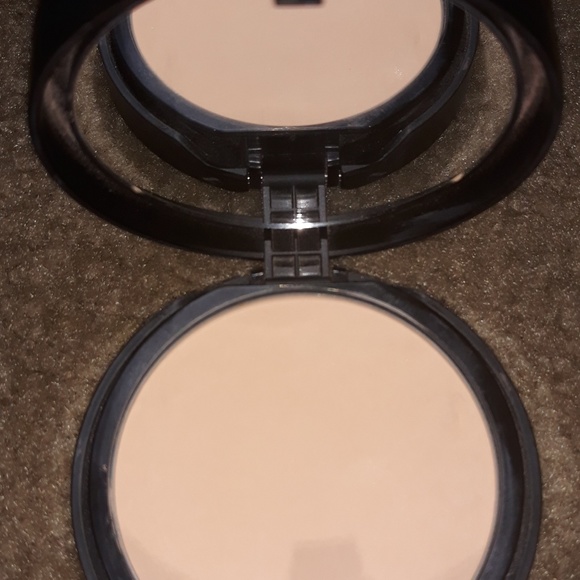 Makeup - Picture 3 of 6